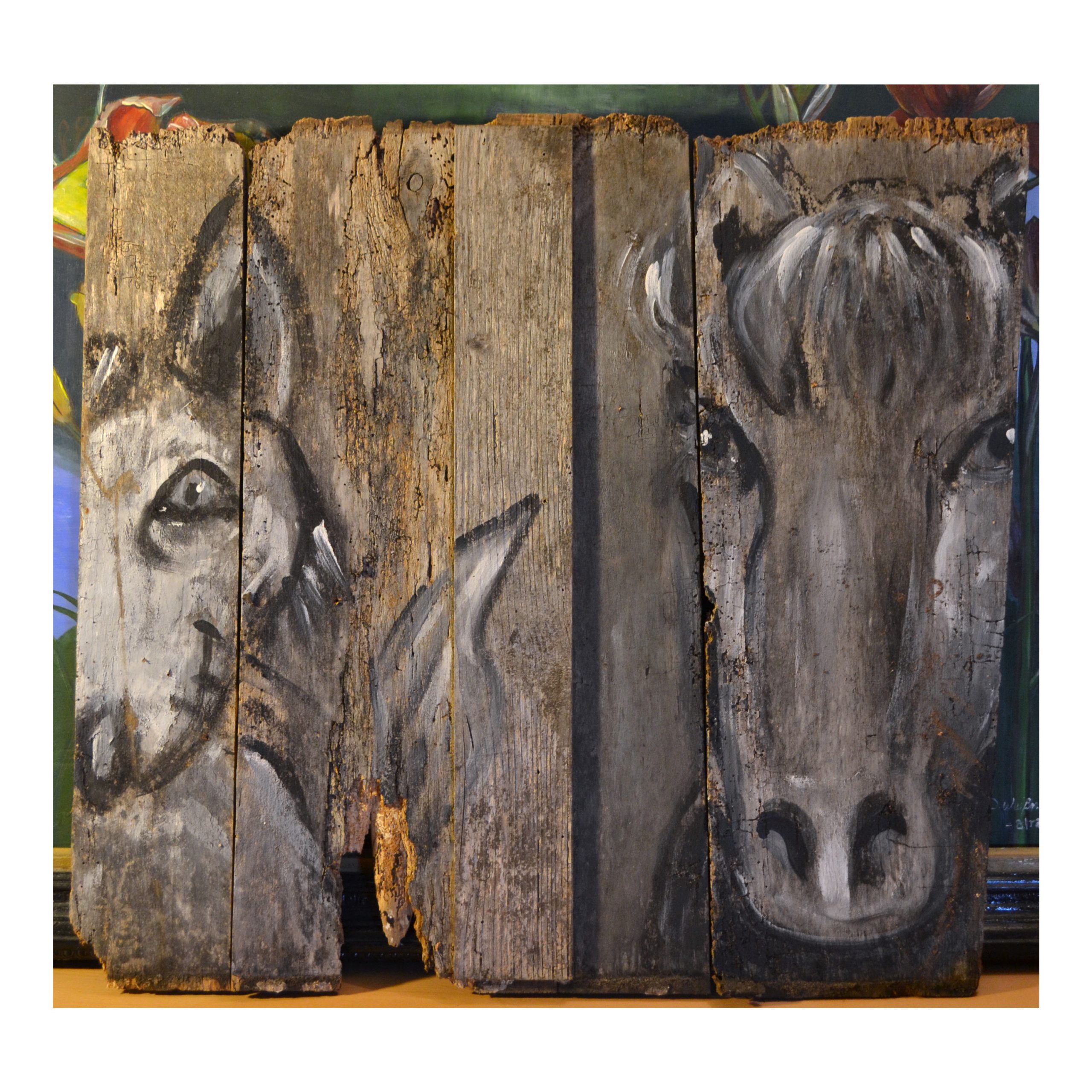 Fuchs- und Pferdekopf auf altem Holz